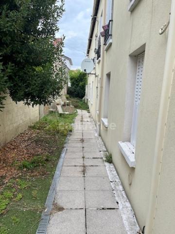 COLOMBES (92) Immeuble d'habitation 157m2 habitables - A rénover - Studios et deux pièces - terrain 709m2