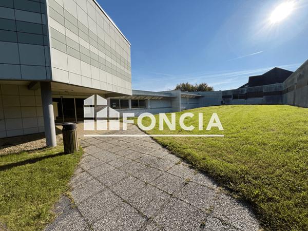Location Local commercial 1 pièce 24.01 m² - PLACE FRANCOIS QUESNAY Niort 79000
