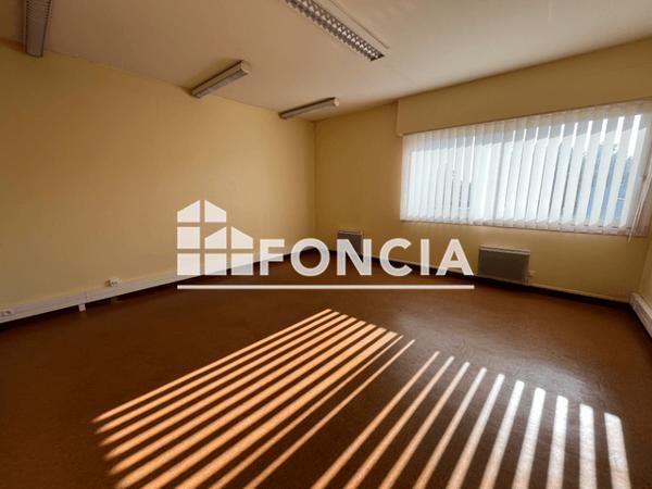 Location Local commercial 1 pièce 24.01 m² - PLACE FRANCOIS QUESNAY Niort 79000