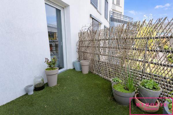 Appartement
                                                                                                                                                                                                                                                                                                                        4 pièce(s)                                                                                                                                                                                                          3 chambre(s)                                                                                                                                                                                                          80  m²