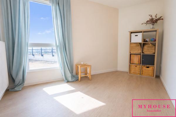 Appartement
                                                                                                                                                                                                                                                                                                                        4 pièce(s)                                                                                                                                                                                                          3 chambre(s)                                                                                                                                                                                                          80  m²