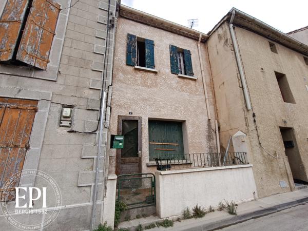 Investissement locatif à Cuxac-d’Aude : Une maison, deux revenus Au cœur de Cuxac-d’Aude , cette maison à rénover est une pépite pour les investisseurs avisés . Imaginez : une toiture récente qui vous épargne des coûts immédiats, une courrette pratique pour les futurs locataires, et surtout, la possibilité de diviser l’espace en deux logements indépendants . Deux sources de revenus, un seul bien – l’équation parfaite pour maximiser votre rentabilité .