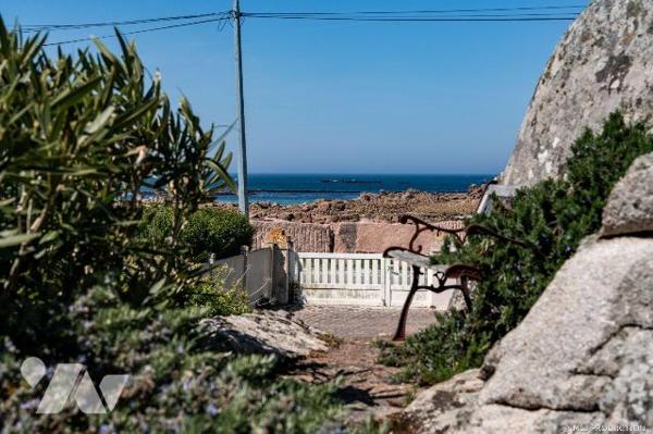 Maison à vendre à Trévou-Tréguignec (22660), rue du Royau.
Vue mer et plage a 20 mètres !

L...