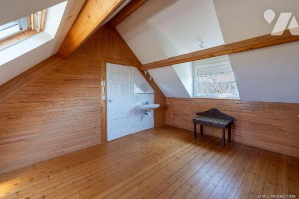 Maison à vendre à Trévou-Tréguignec (22660), rue du Royau.
Vue mer et plage a 20 mètres !

L...