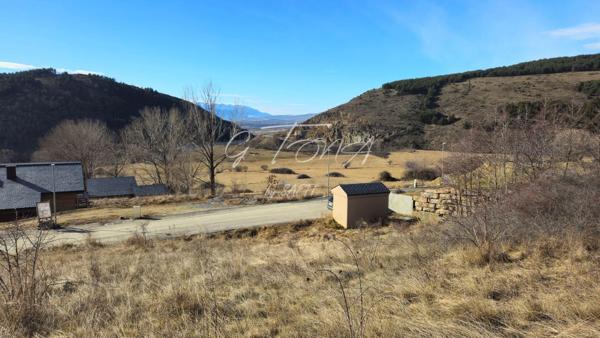 Estavar - Joli terrain avec permis de construire en cours de validité