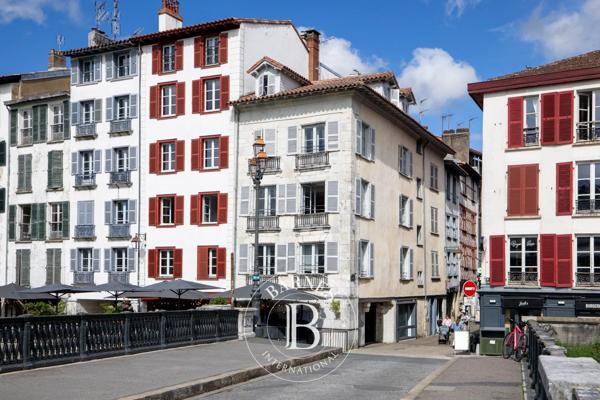 Bayonne, Immeuble  301 m² à vendre