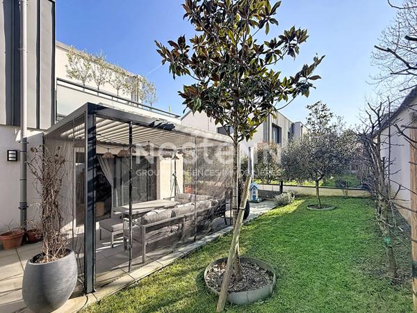 Maison de ville type 5 pièces avec 3 chambres et bureau de 2021 avec garage double - 69500 BRON