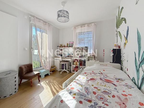 Maison de ville type 5 pièces avec 3 chambres et bureau de 2021 avec garage double - 69500 BRON