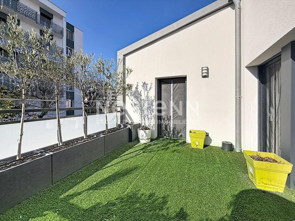 Maison de ville type 5 pièces avec 3 chambres et bureau de 2021 avec garage double - 69500 BRON