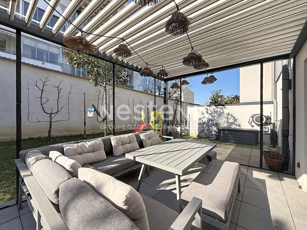 Maison de ville type 5 pièces avec 3 chambres et bureau de 2021 avec garage double - 69500 BRON