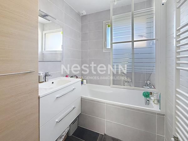 Maison de ville type 5 pièces avec 3 chambres et bureau de 2021 avec garage double - 69500 BRON