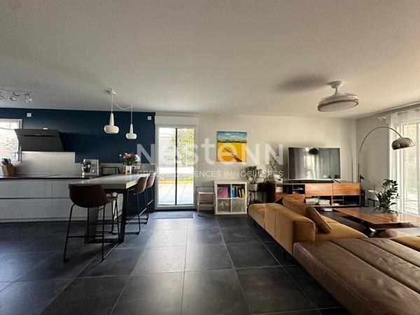 Maison de ville type 5 pièces avec 3 chambres et bureau de 2021 avec garage double - 69500 BRON