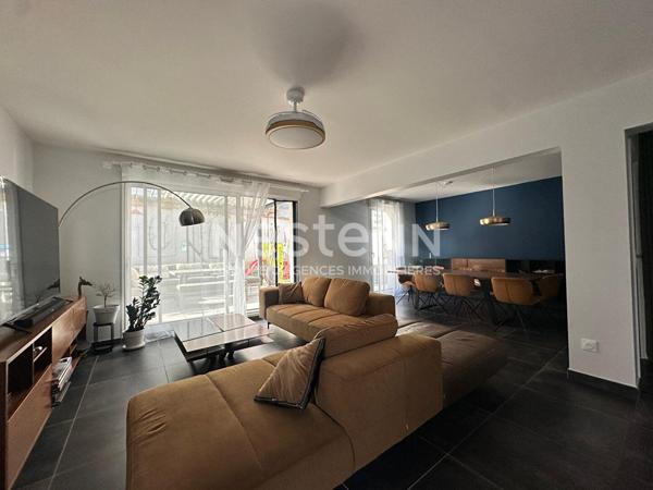 Maison de ville type 5 pièces avec 3 chambres et bureau de 2021 avec garage double - 69500 BRON