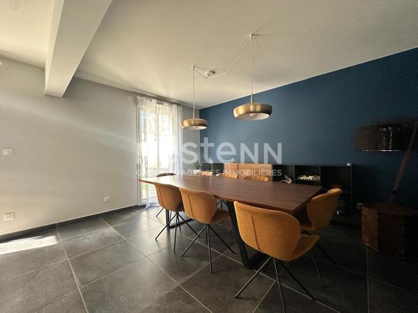 Maison de ville type 5 pièces avec 3 chambres et bureau de 2021 avec garage double - 69500 BRON