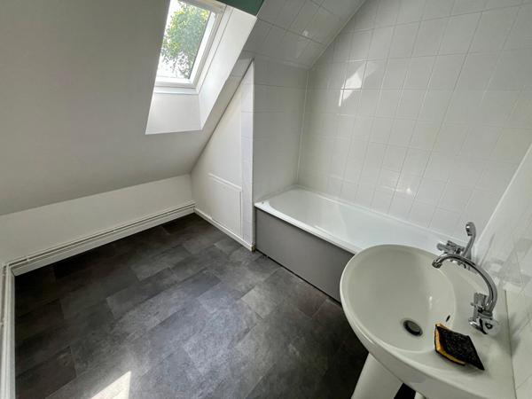 MEAUX Maison 4 ch 4 garages , terrasse et jardin.