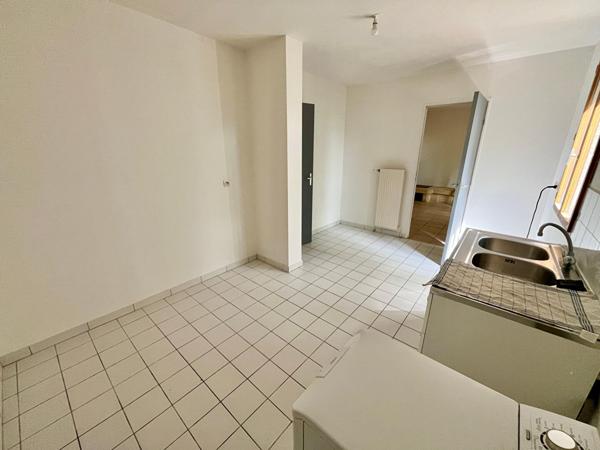 MEAUX Maison 4 ch 4 garages , terrasse et jardin.