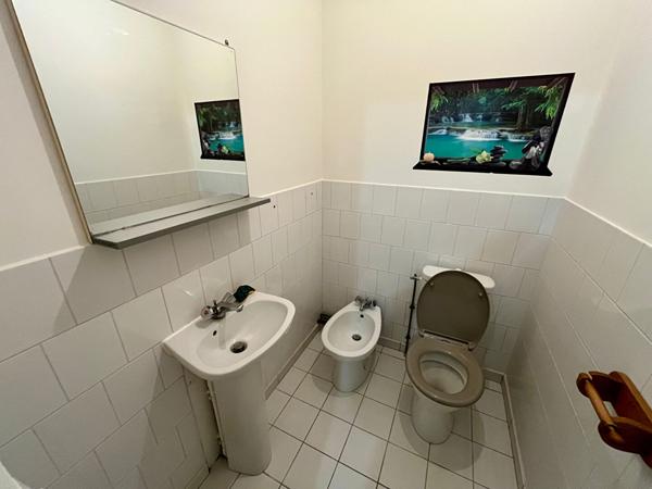 MEAUX Maison 4 ch 4 garages , terrasse et jardin.