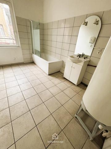 IMMEUBLE BETHUNE : Local + T4 – Très bonne rentabilité.