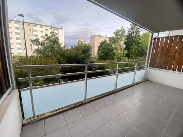 T4 de 79 m2 avec balcon, garage double et cave   Secteur Pom