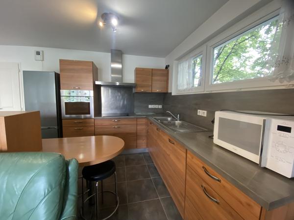 T4 de 79 m2 avec balcon, garage double et cave   Secteur Pom