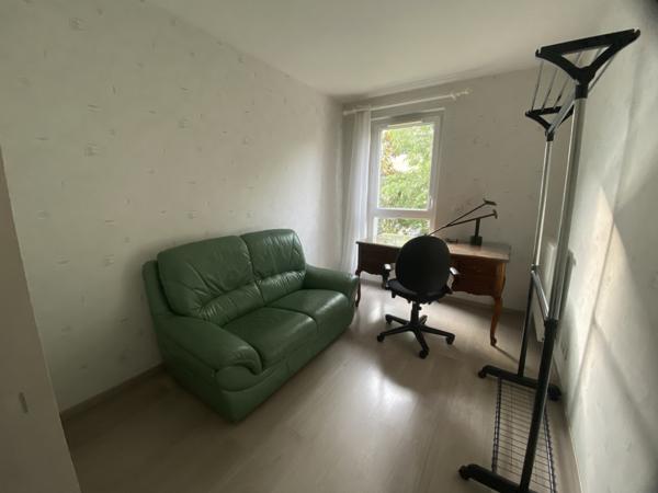 T4 de 79 m2 avec balcon, garage double et cave   Secteur Pom