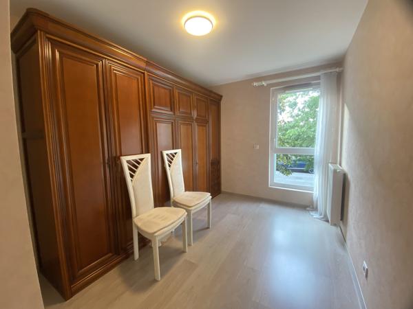 T4 de 79 m2 avec balcon, garage double et cave   Secteur Pom