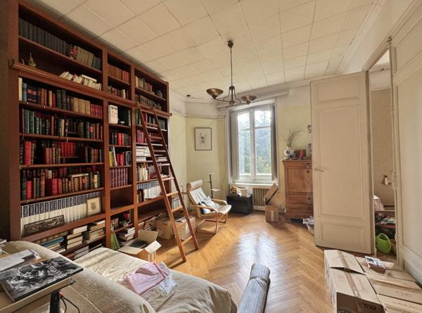 Maison  7 pièce(s)  5 chambre(s)  187 m²