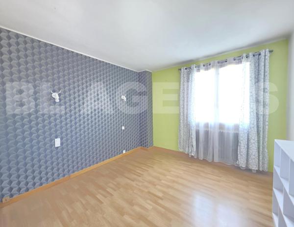 Grande maison avec jardin, garage et dépendances 