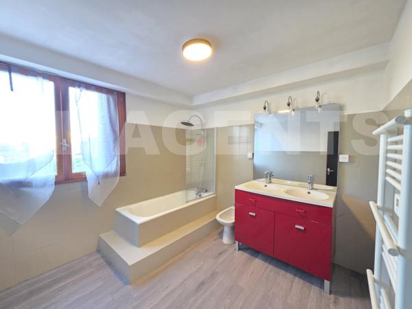 Grande maison avec jardin, garage et dépendances 