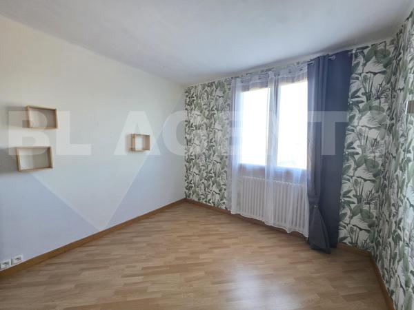 Grande maison avec jardin, garage et dépendances 