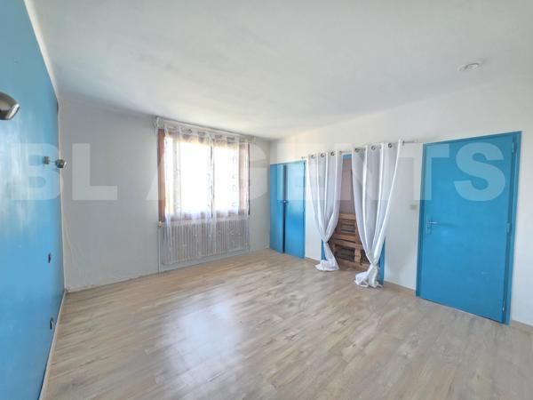 Grande maison avec jardin, garage et dépendances 