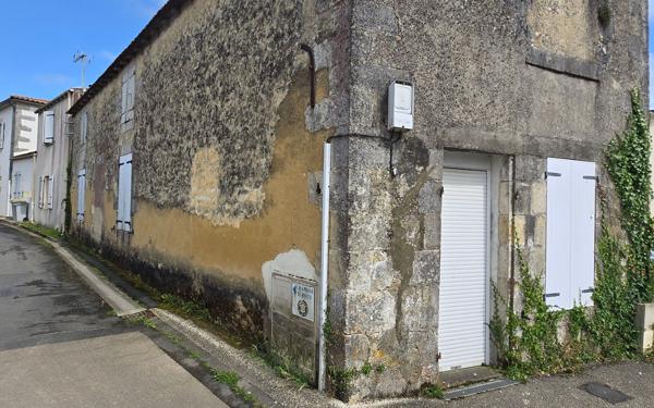 Maison à vendre    2 pièces •  Échillais