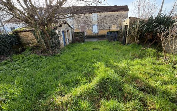 Maison à vendre    2 pièces •  Échillais