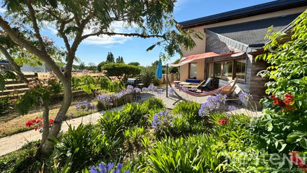A vendre à ERDEVEN -Maison d'architecte à 1.2 km des plages