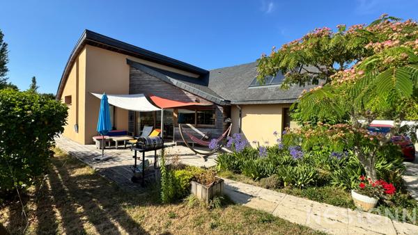A vendre à ERDEVEN -Maison d'architecte à 1.2 km des plages