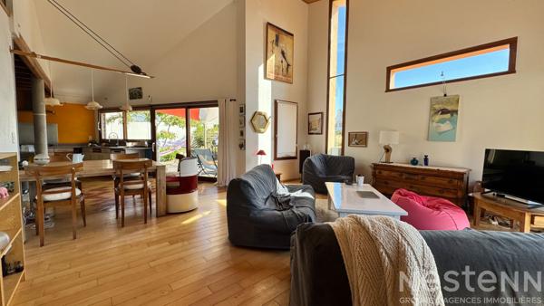 A vendre à ERDEVEN -Maison d'architecte à 1.2 km des plages