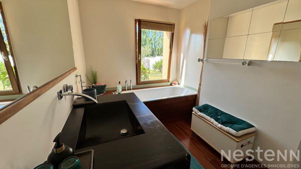 A vendre à ERDEVEN -Maison d'architecte à 1.2 km des plages