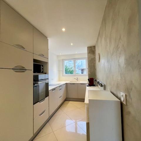 LOCATION NUE 3 PIECES CENTRE VILLE