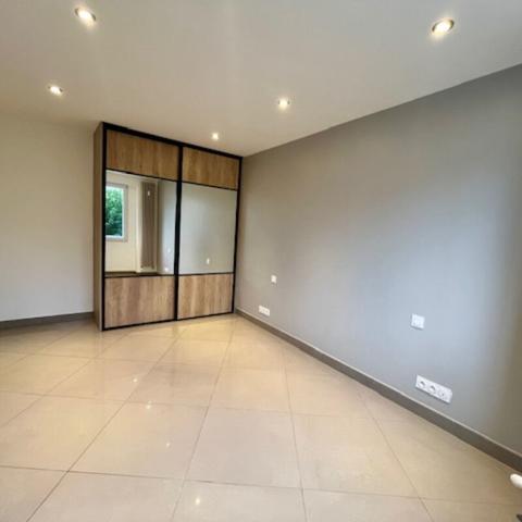 LOCATION NUE 3 PIECES CENTRE VILLE