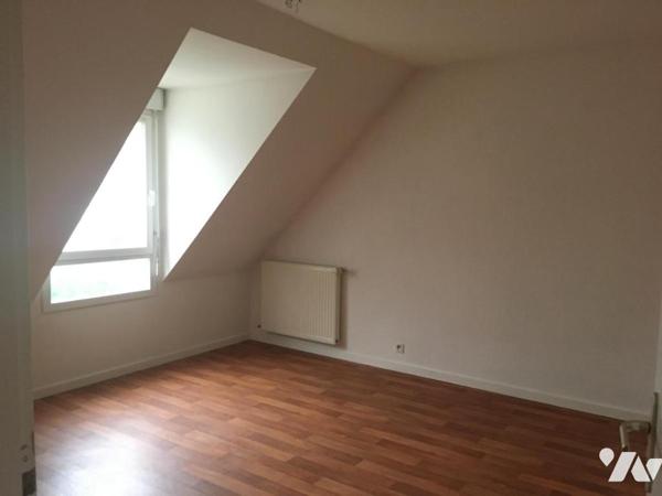 ORVAULT, Petit-Chantilly. Maison indépendante de 2001 sur 386 m², 5 chambres dont une de plain-pied.