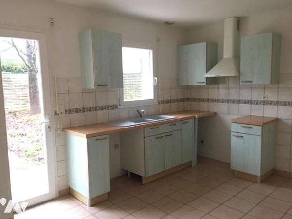 ORVAULT, Petit-Chantilly. Maison indépendante de 2001 sur 386 m², 5 chambres dont une de plain-pied.