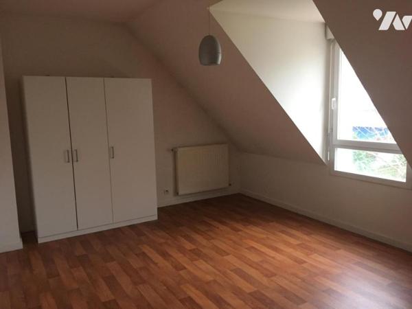 ORVAULT, Petit-Chantilly. Maison indépendante de 2001 sur 386 m², 5 chambres dont une de plain-pied.