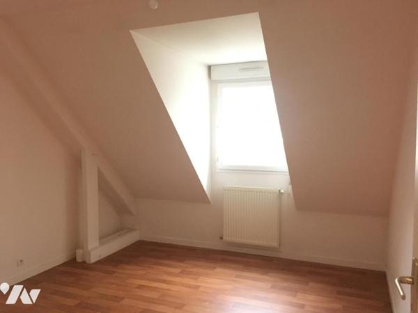 ORVAULT, Petit-Chantilly. Maison indépendante de 2001 sur 386 m², 5 chambres dont une de plain-pied.