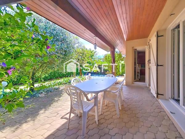 Maison avec grand sous-sol piscine climatisation