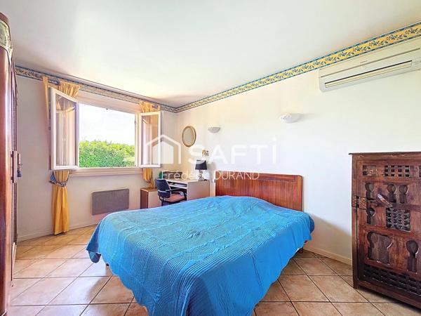 Maison avec grand sous-sol piscine climatisation