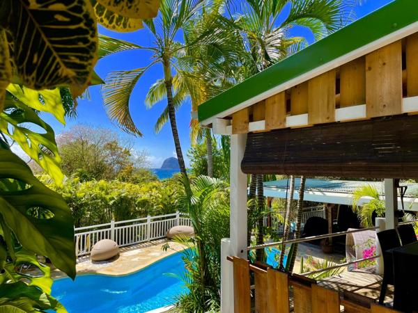 Propriété de charme avec vue mer et Rocher du Diamant, deux villas et piscine – SOUS OFFRE d'ACHAT en 1 mois À vendre, Martinique (972)