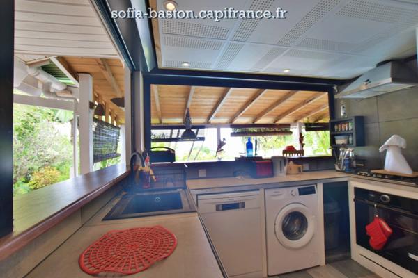 Propriété de charme avec vue mer et Rocher du Diamant, deux villas et piscine – SOUS OFFRE d'ACHAT en 1 mois À vendre, Martinique (972)