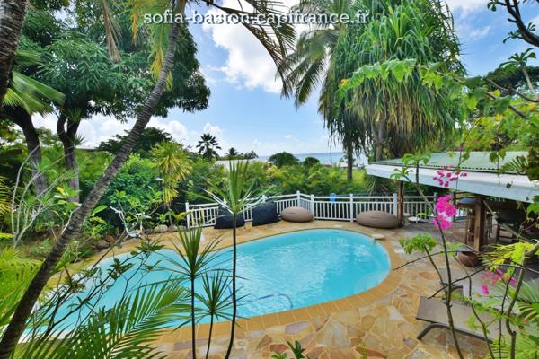 Propriété de charme avec vue mer et Rocher du Diamant, deux villas et piscine – SOUS OFFRE d'ACHAT en 1 mois À vendre, Martinique (972)