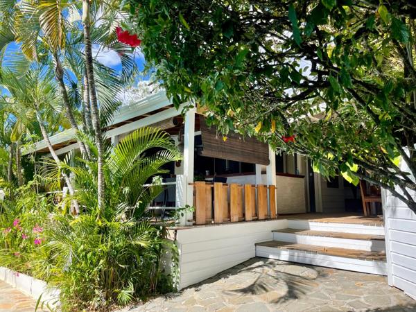 Propriété de charme avec vue mer et Rocher du Diamant, deux villas et piscine – SOUS OFFRE d'ACHAT en 1 mois À vendre, Martinique (972)