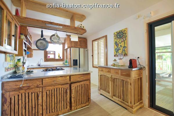Propriété de charme avec vue mer et Rocher du Diamant, deux villas et piscine – SOUS OFFRE d'ACHAT en 1 mois À vendre, Martinique (972)